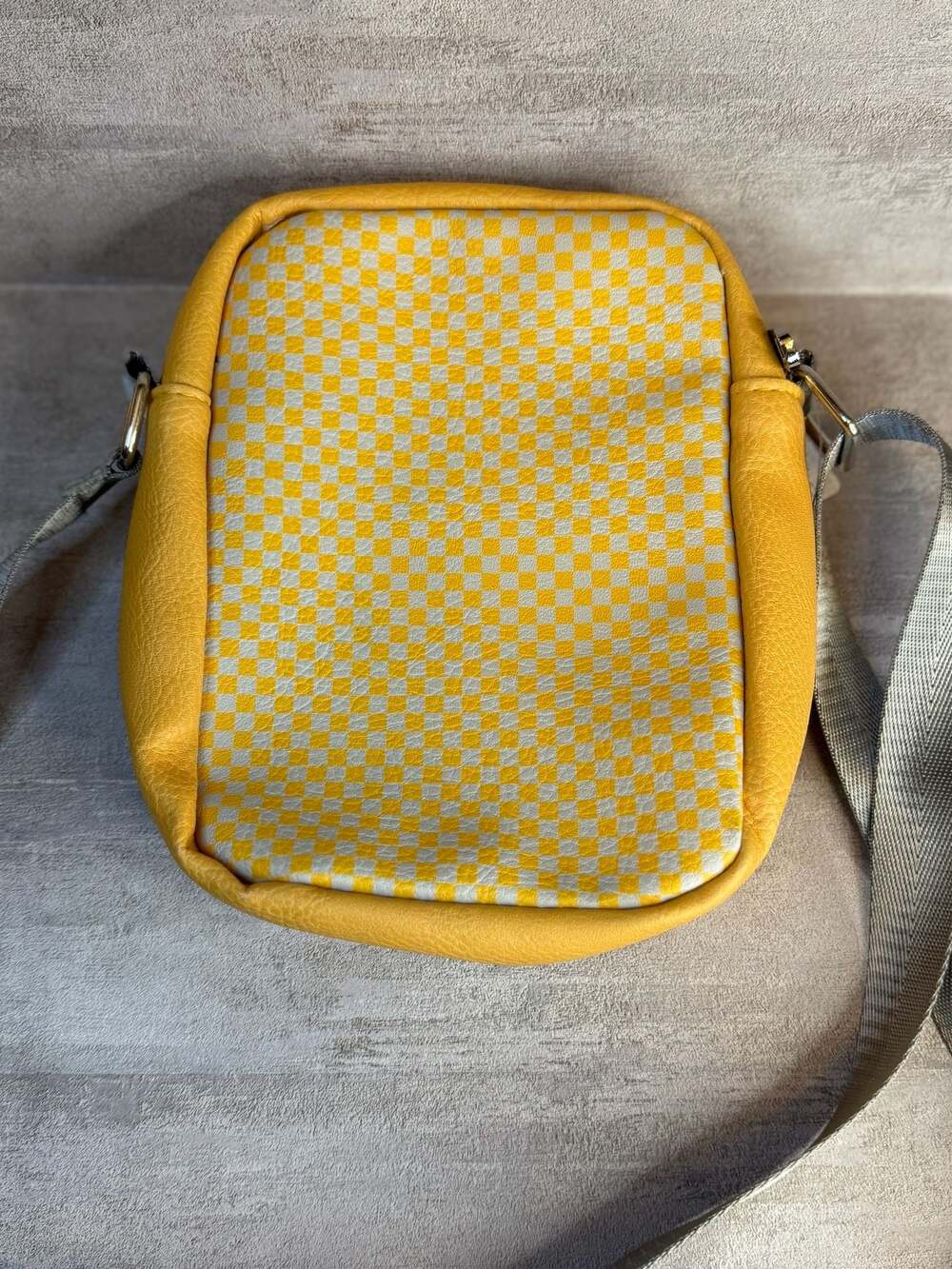 Buckle-Down Harry Potter Hufflepuff Checkered Crossbody Bag - Picture 3 of 7